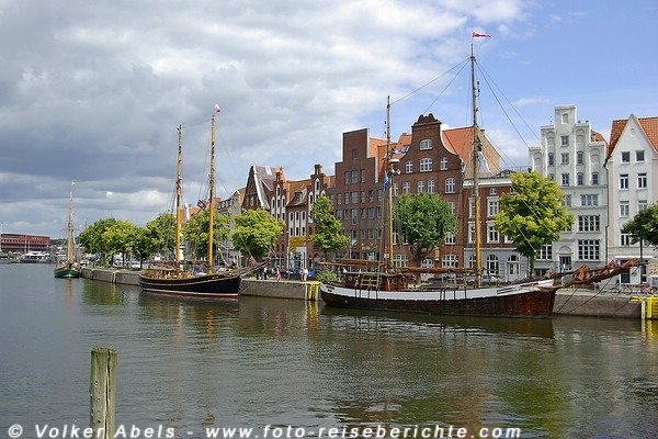 Hansestadt Lübeck - Blick von der Trave auf die Altstadt © Volker Abels