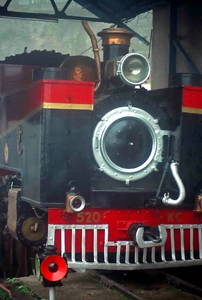   Toy Train Indien - Historische Dampflok, die manchmal eingesetzt wird - © Michael Treimer