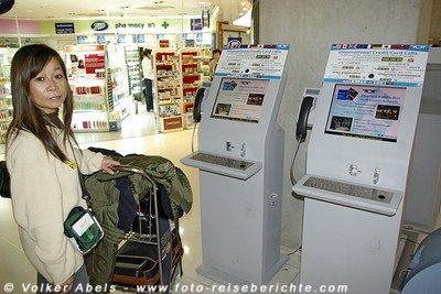 An Geldautomaten in Thailand © Volker Abels