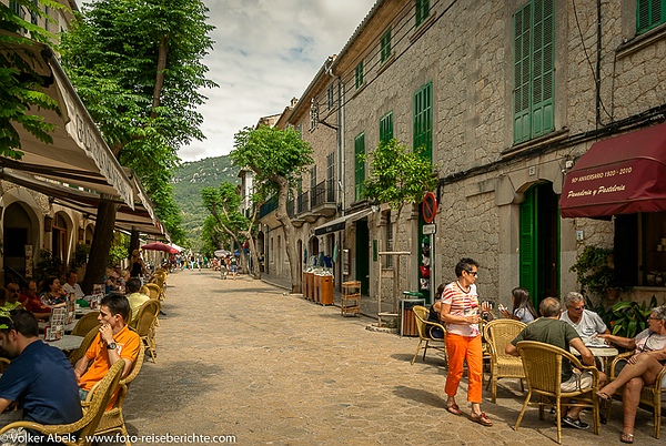Valldemossa auf Mallorca - Frédéric Chopin war hier 2 Straßencafés in Valdemossa - Mallorca - Spanien