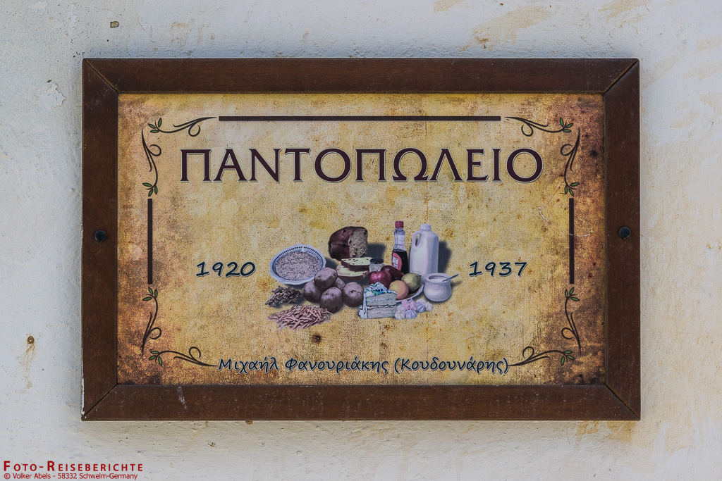 www.foto-reiseberichte.com - Schild an einer Hauswand in Avdou Kreta Griechenland